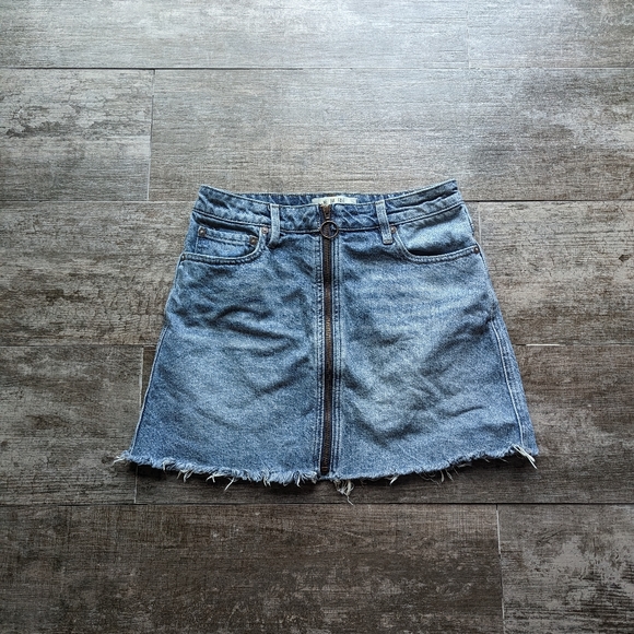 FP WE THE FREE Zip It Up Denim Jean Mini Skirt Frayed Hem - Picture 2 of 6